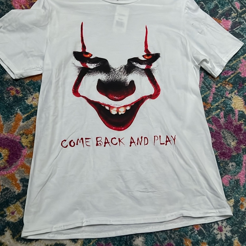 Medium It/ Pennywise tee